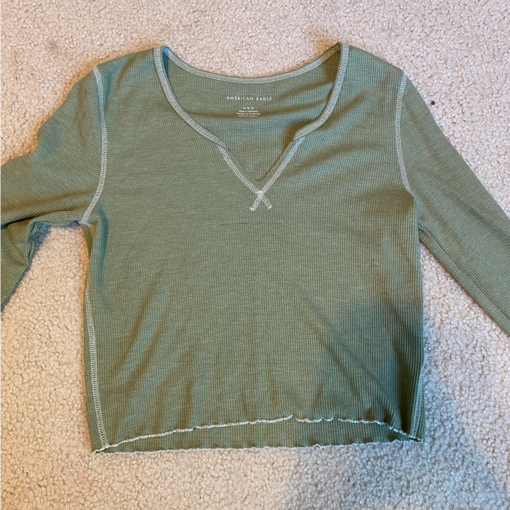 AMERICAN EAGLE CROPPED HENLEY SHIRT